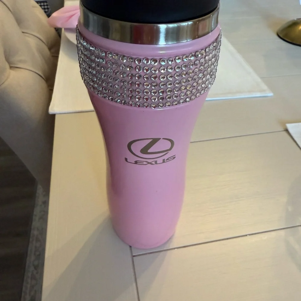 🎀 Lexus Pink Rhinestone Travel Mug 💕🩷 NWOT Super Cuteeee!!! 🎀 - Picture 2 of 6